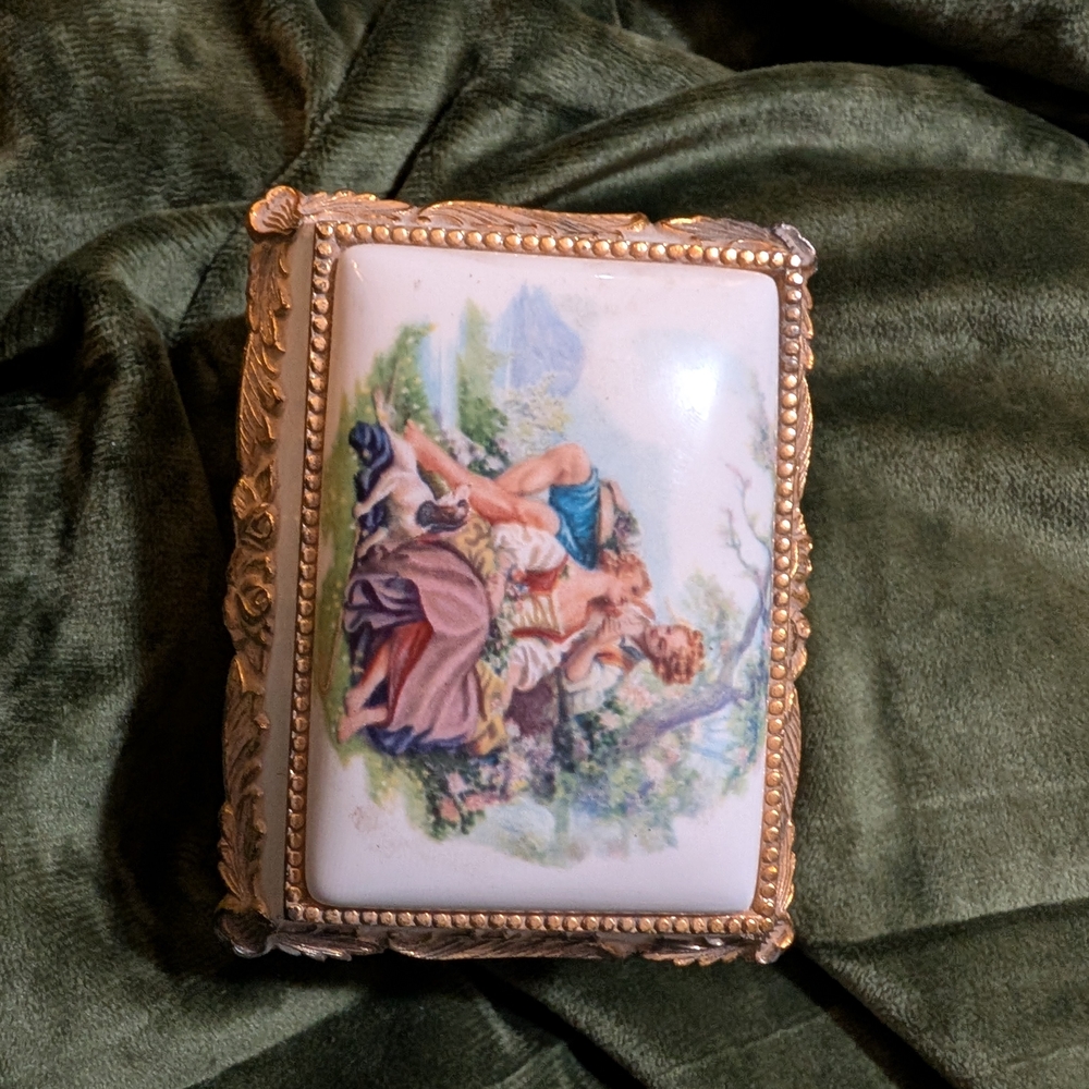 Vintage Sankyo Porcelain Music Box